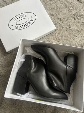 Steve Madden “Jillian” Black Smooth Leather Block Heel Booties